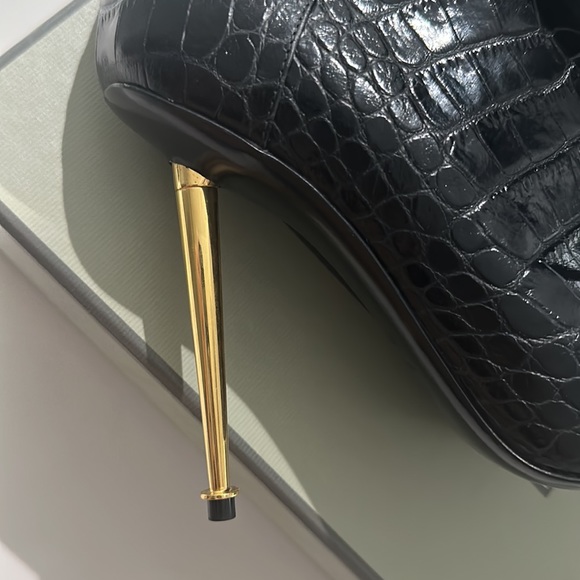 🖤💛TOM FORD SHINY STAMPED CROCODILE LEATHER
PADLOCK ANKLE BOOTS🖤💛 - Picture 2 of 2